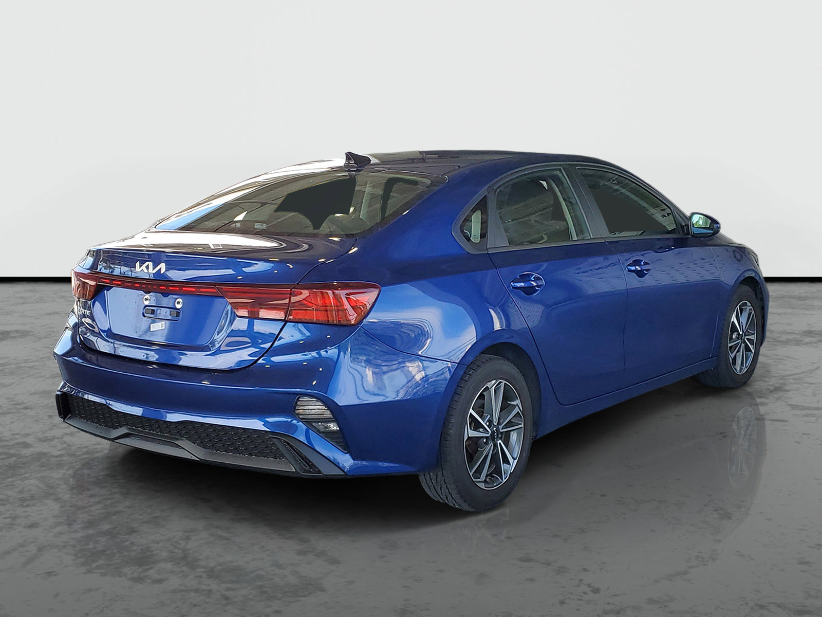 Used 2023 Kia Forte LXS FWD image 2