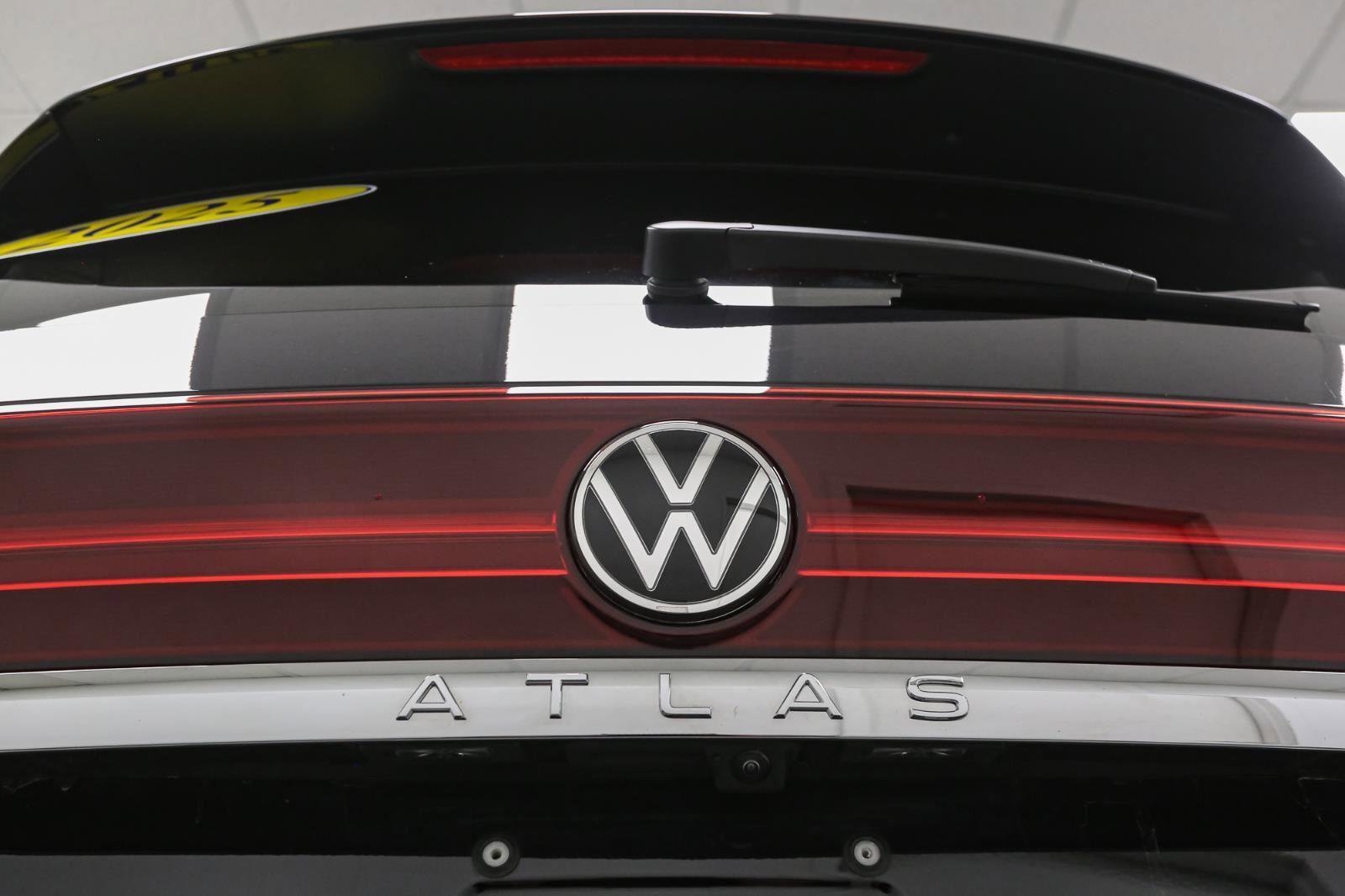 Certified 2025 Volkswagen Atlas SEL image 14