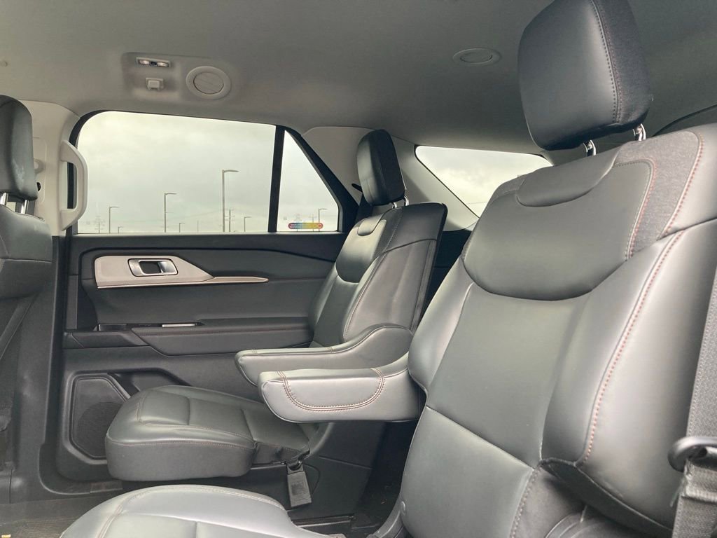 Used 2025 Ford Explorer Active w/ Active Comfort Package image 11