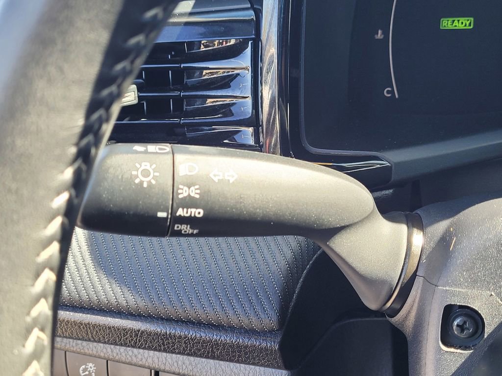 Used 2025 Toyota Camry SE w/ Convenience Package image 15