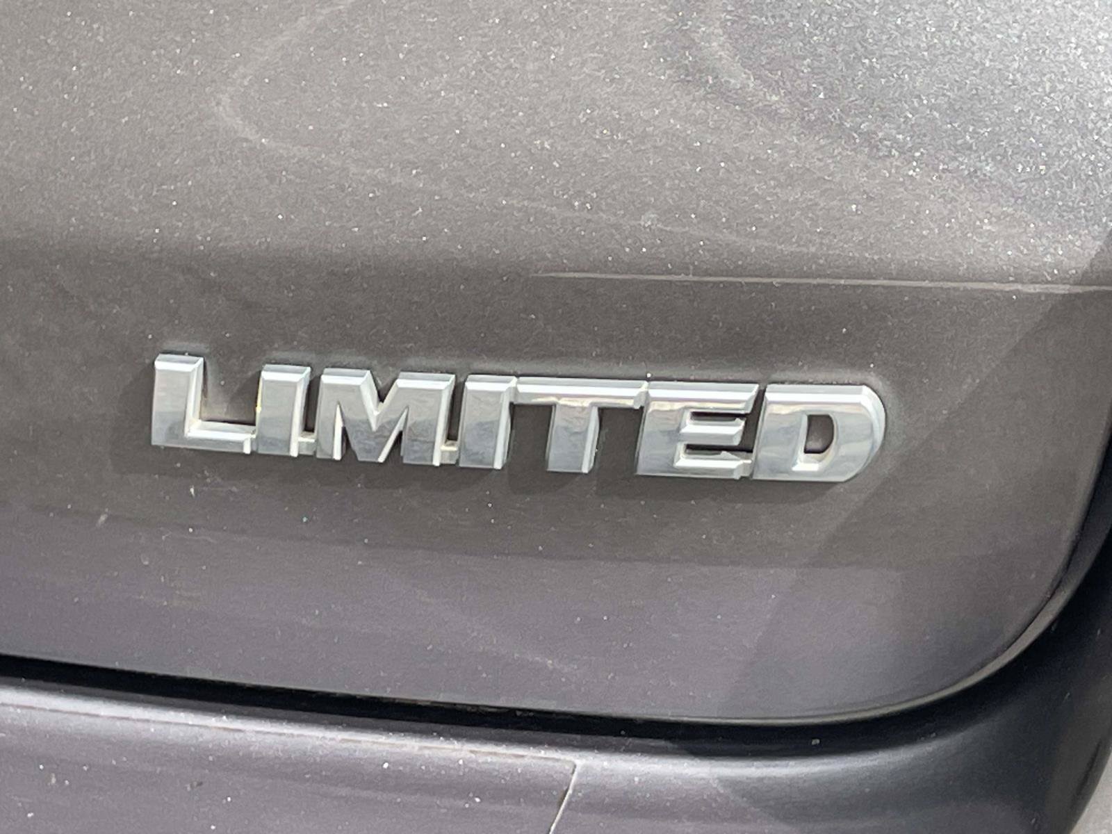 Used 2017 Toyota Highlander Limited FWD image 8