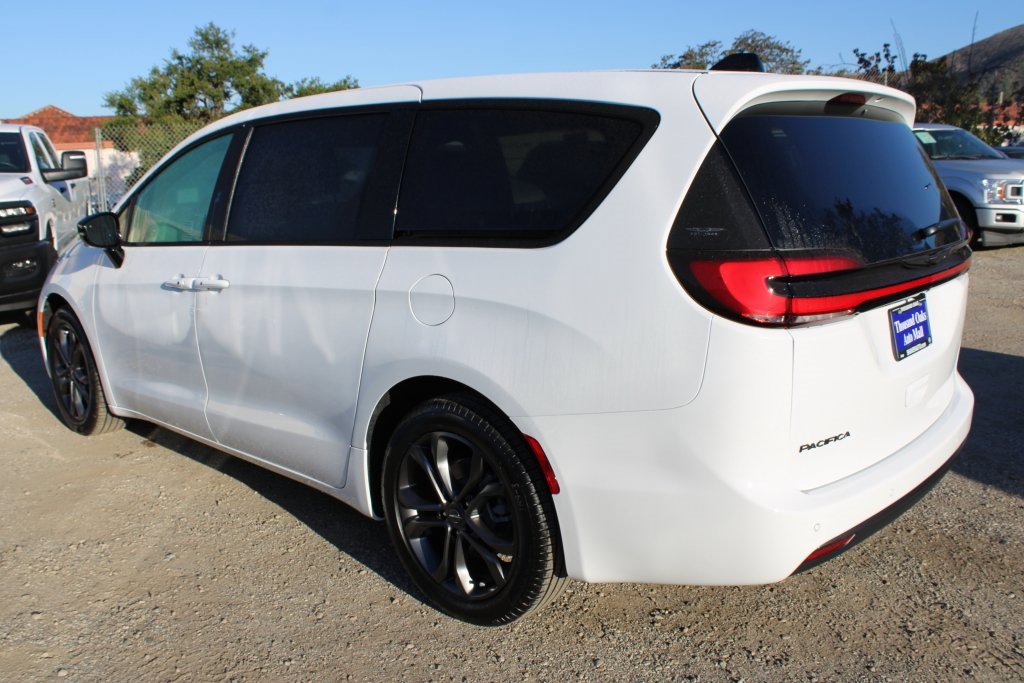 New 2026 Chrysler Pacifica Select image 6