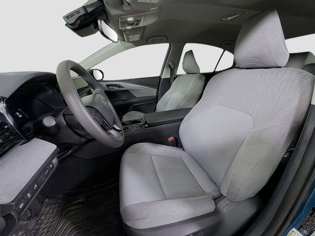 Used 2025 Toyota Camry LE FWD image 12