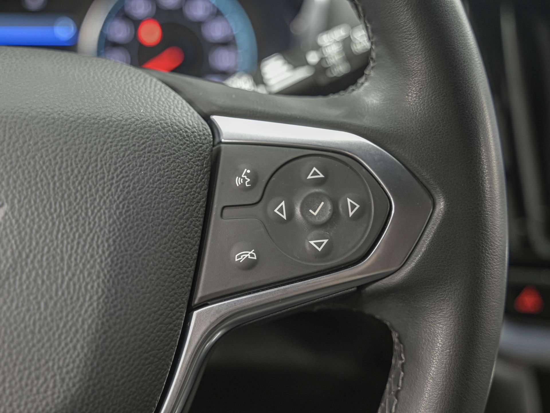 Used 2023 Chevrolet Traverse LT w/ LPO, Floor Liner Package image 20