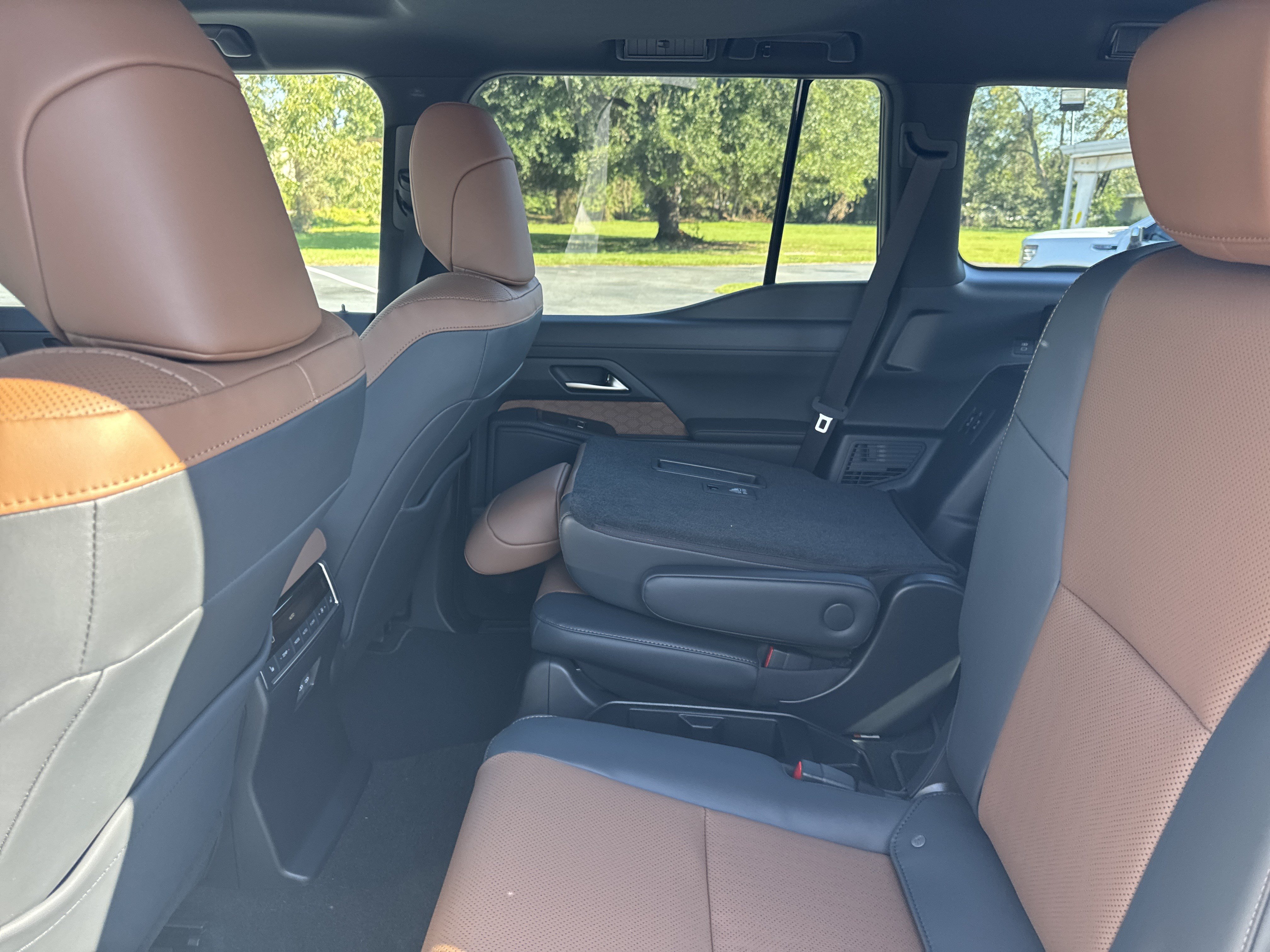 Used 2026 Lexus GX 550 w/ Cold Area Package AWD/4WD image 24