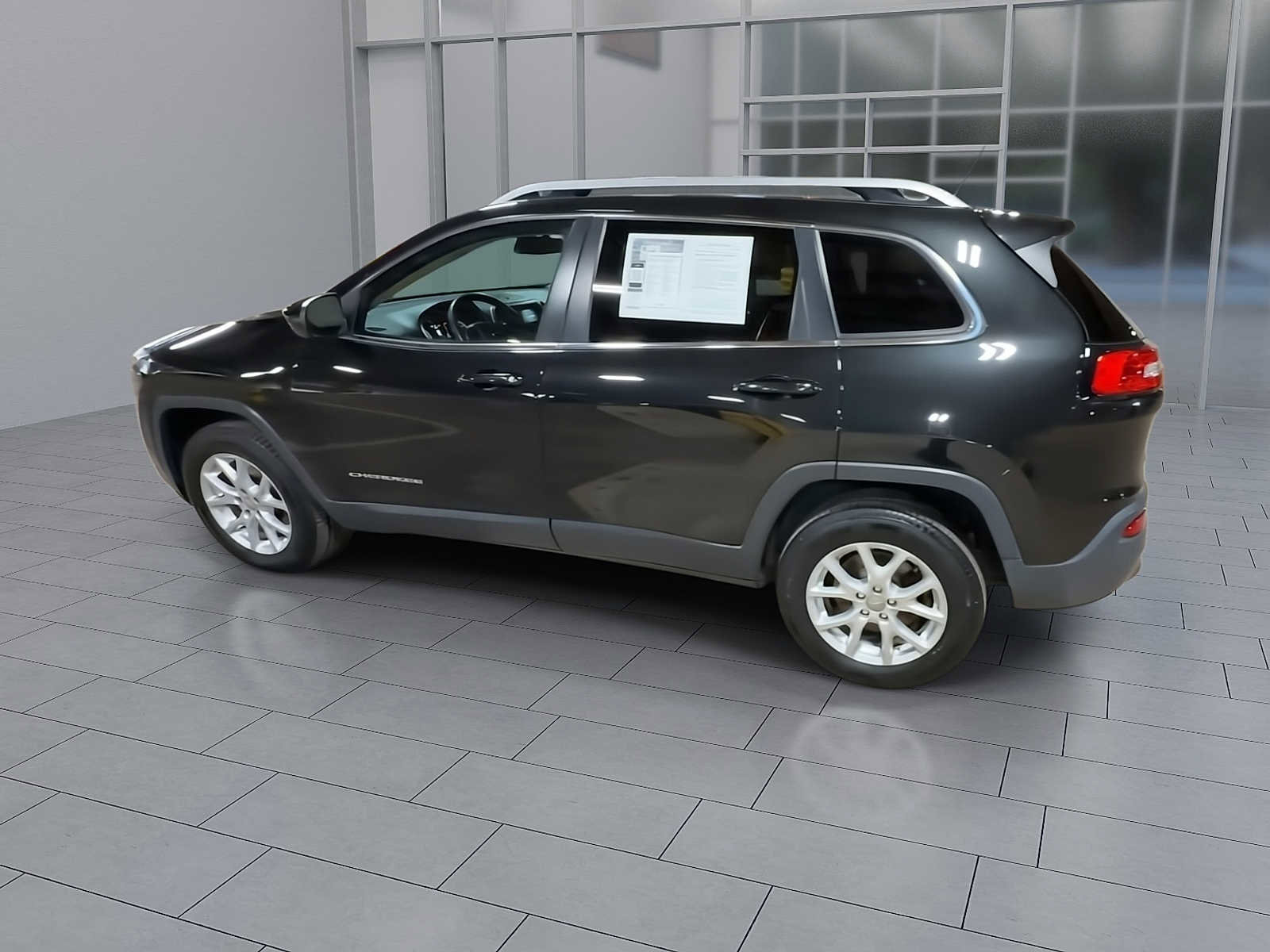 Used 2015 Jeep Cherokee Latitude image 6