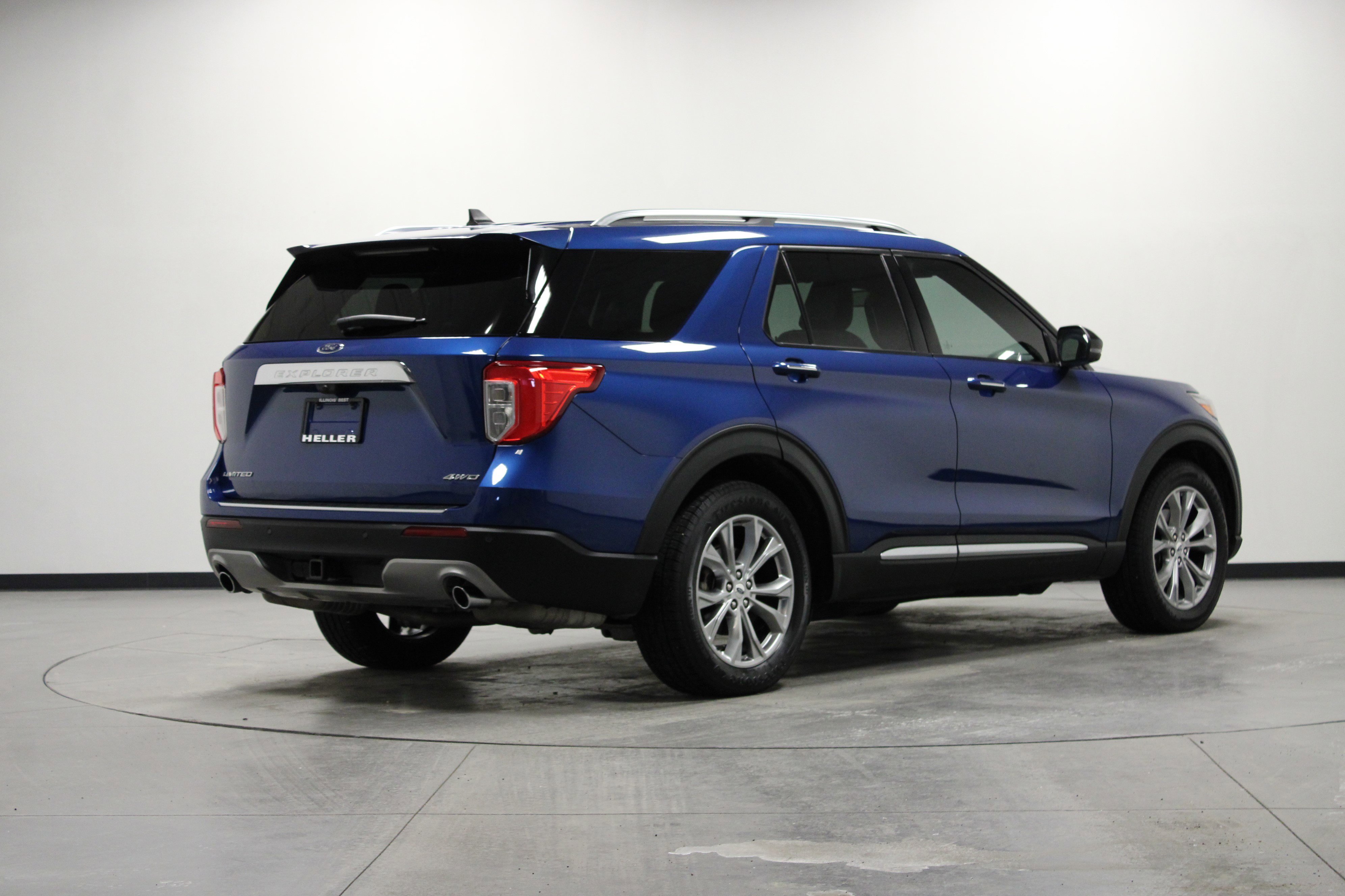 Used 2021 Ford Explorer Limited w/ Equipment Group 301A image 4