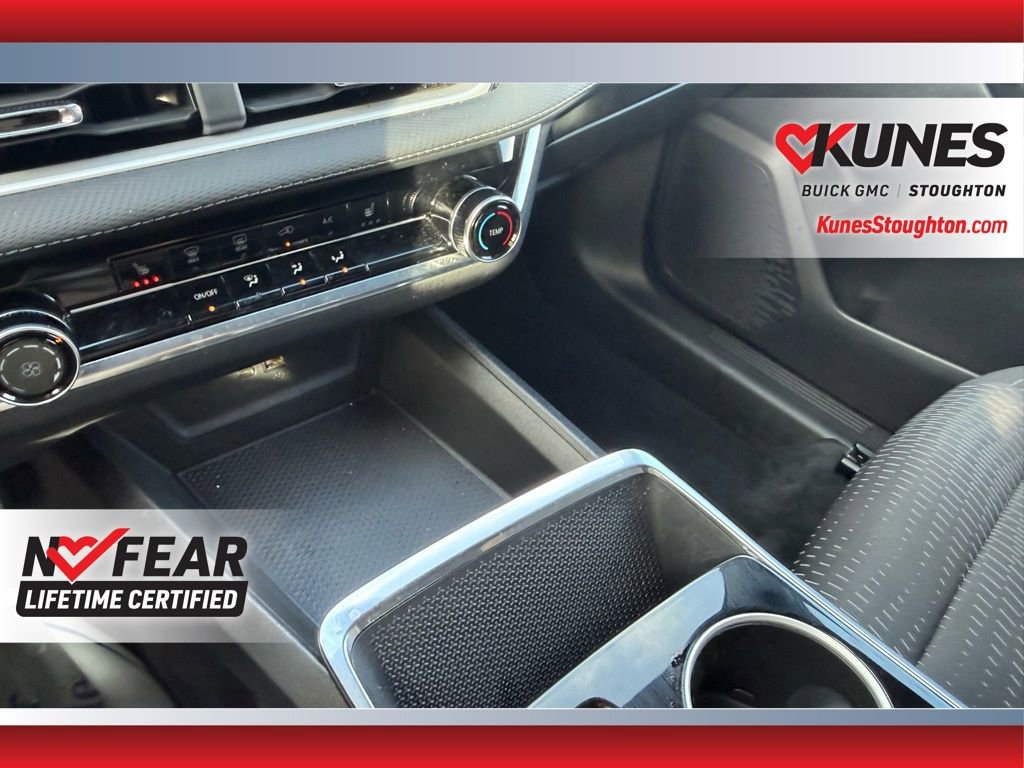 Used 2025 Chevrolet Equinox LT image 40