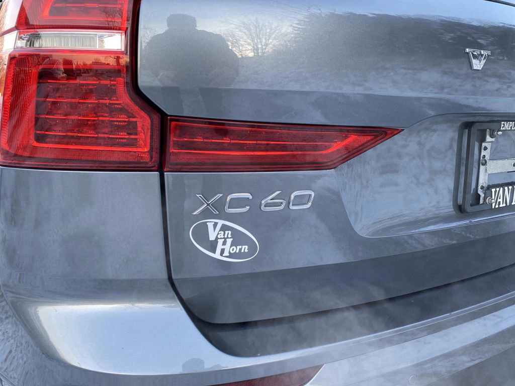 Used 2019 Volvo XC60 T5 Momentum w/ Premium Package image 45