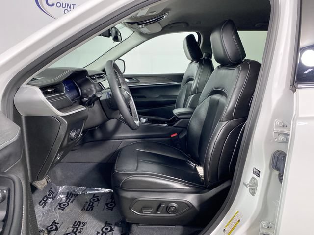Used 2023 Jeep Grand Cherokee Limited AWD/4WD image 11