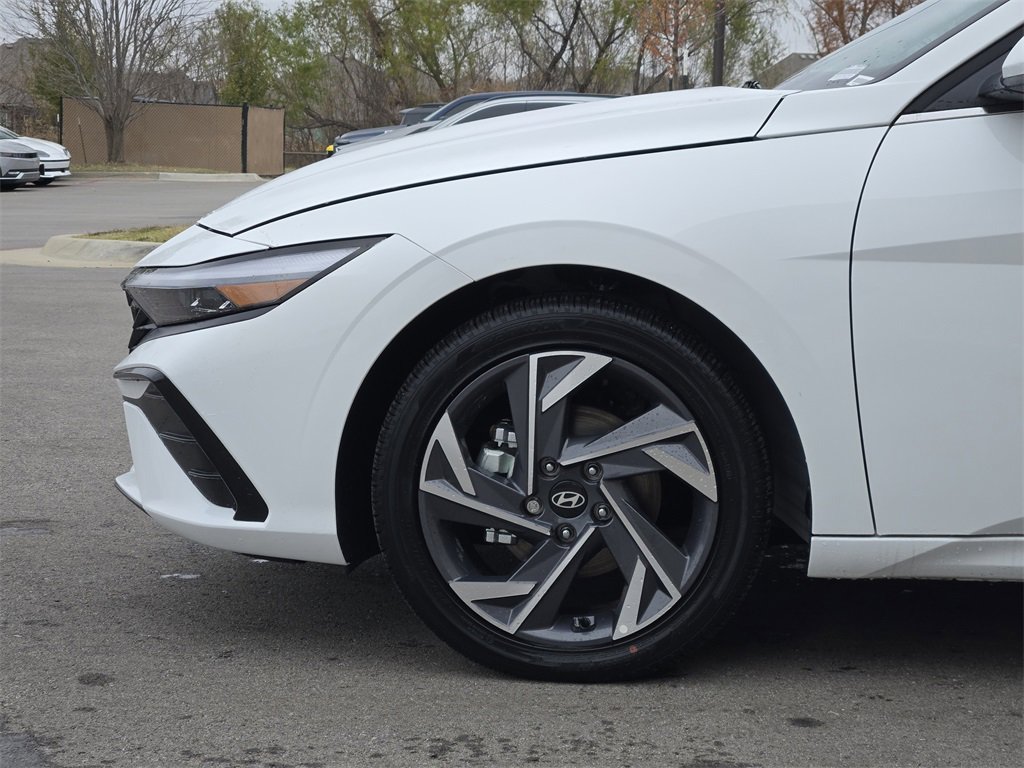 Used 2025 Hyundai Elantra Limited image 5