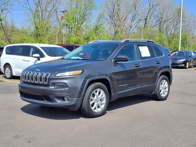 Used 2016 Jeep Cherokee Latitude w/ Cold Weather Group AWD/4WD image 1