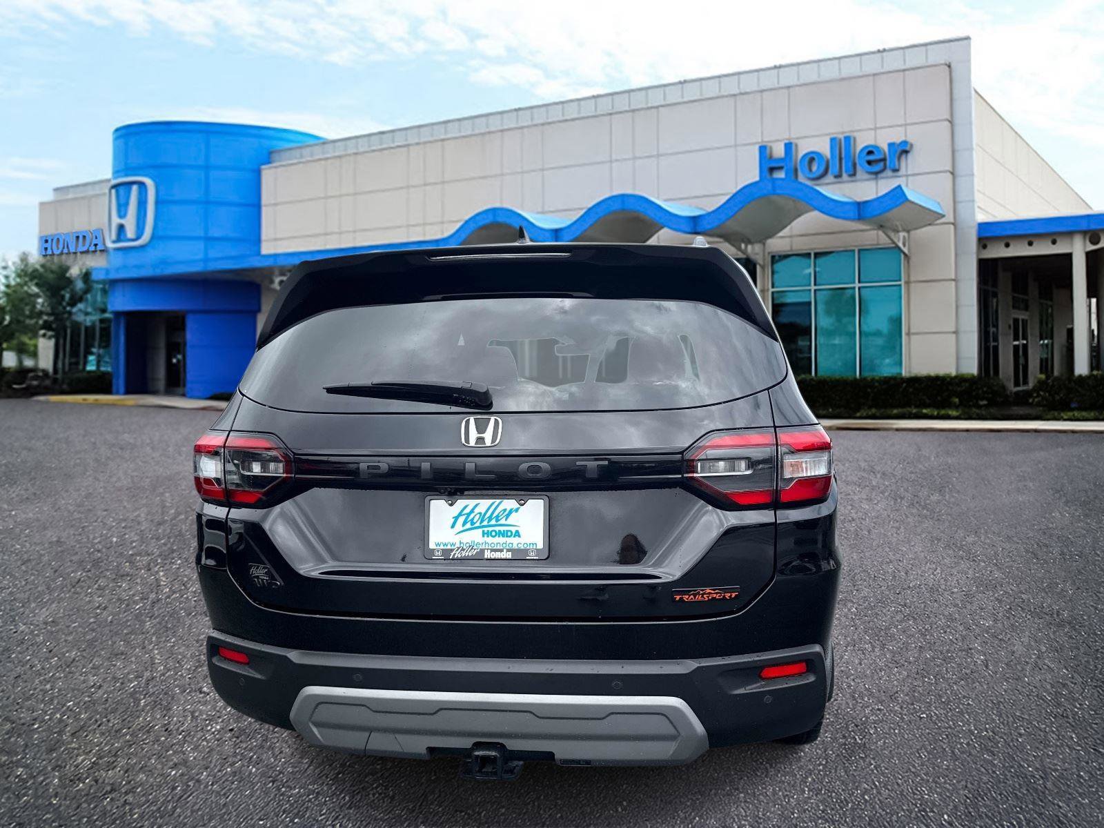 Certified 2023 Honda Pilot TrailSport image 5