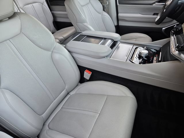 Certified 2024 Jeep Wagoneer L Series III w/ Flexible Seating Group AWD/4WD image 14