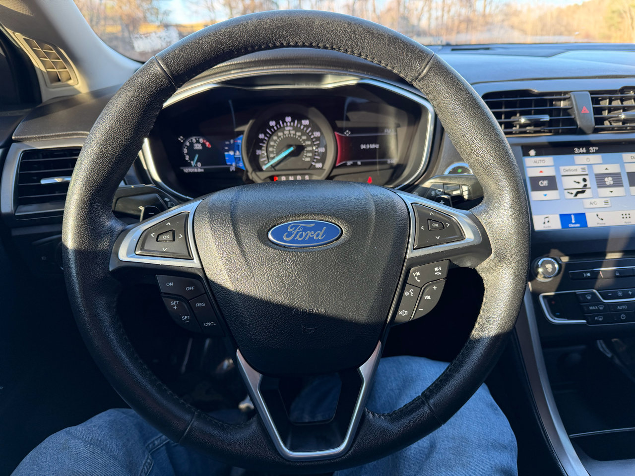 Used 2017 Ford Fusion SE w/ Equipment Group 201A image 13