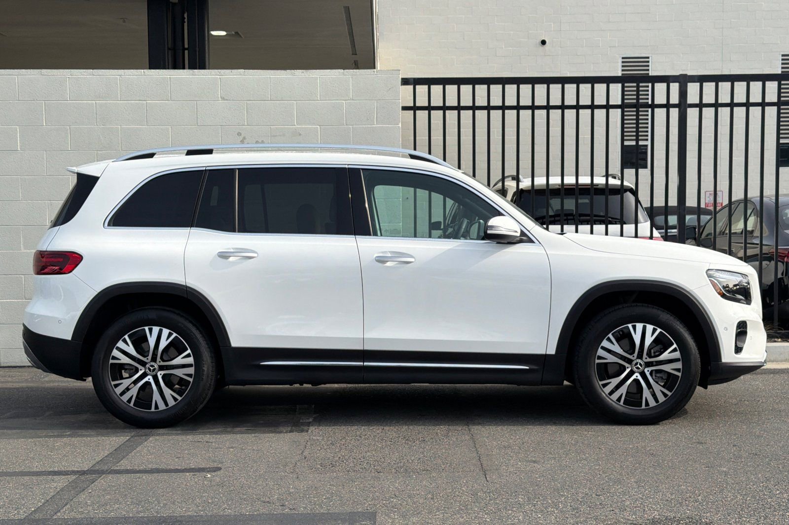 Certified 2025 Mercedes-Benz GLB 250 image 3