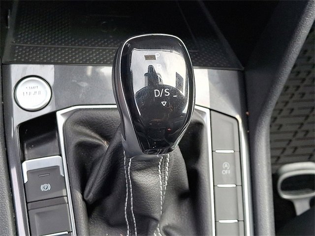 Used 2022 Volkswagen Tiguan SE image 15