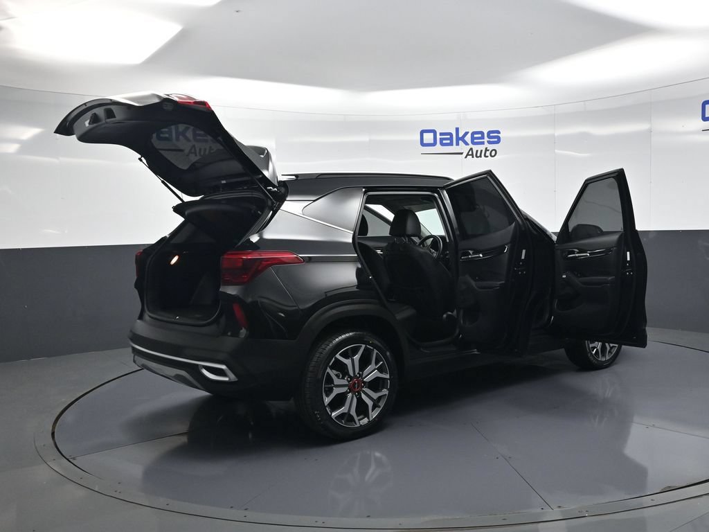 Certified 2022 Kia Seltos SX w/ Sunroof Package AWD/4WD image 57