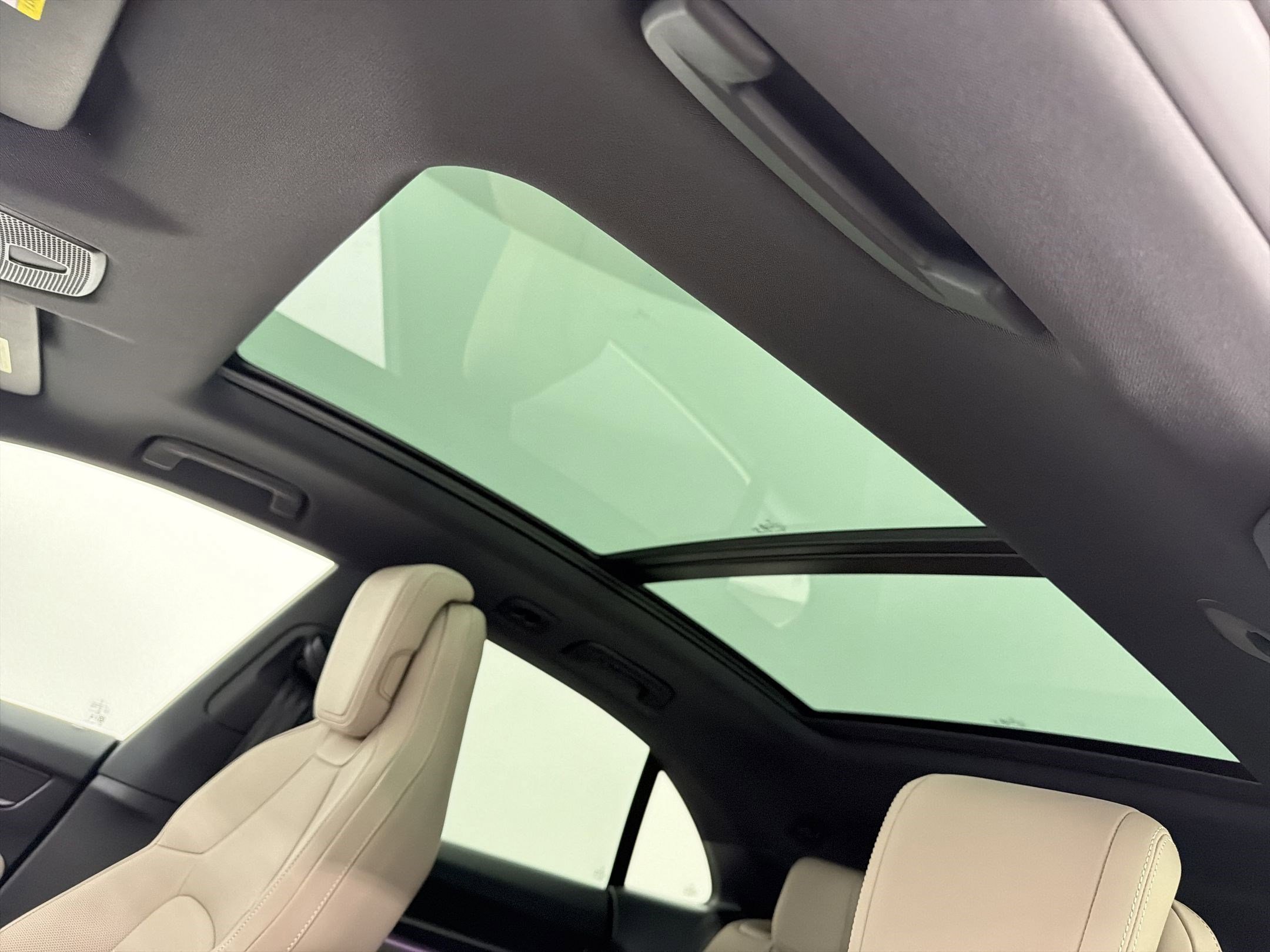 New 2026 Porsche Macan Electric RWD image 15