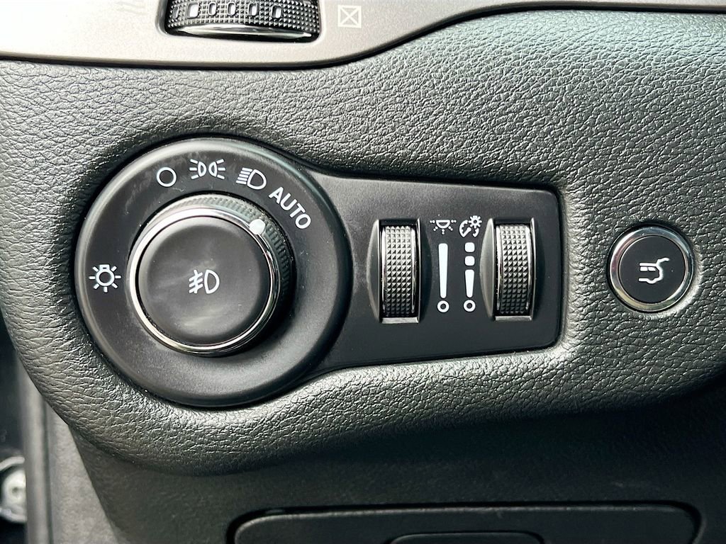 Used 2022 Jeep Cherokee Latitude Lux image 10