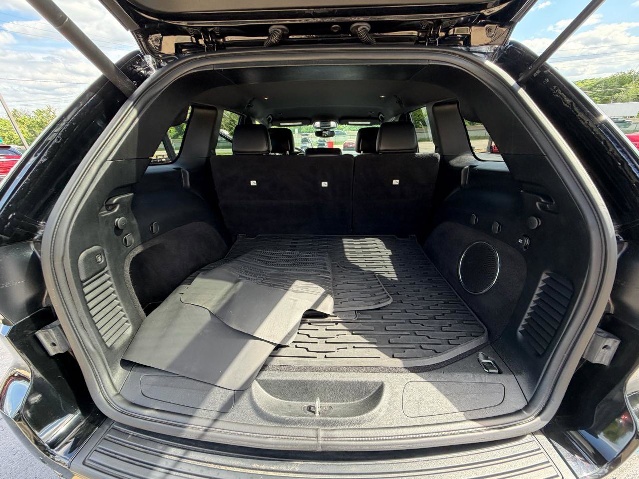 Used 2018 Jeep Grand Cherokee Altitude AWD/4WD image 29