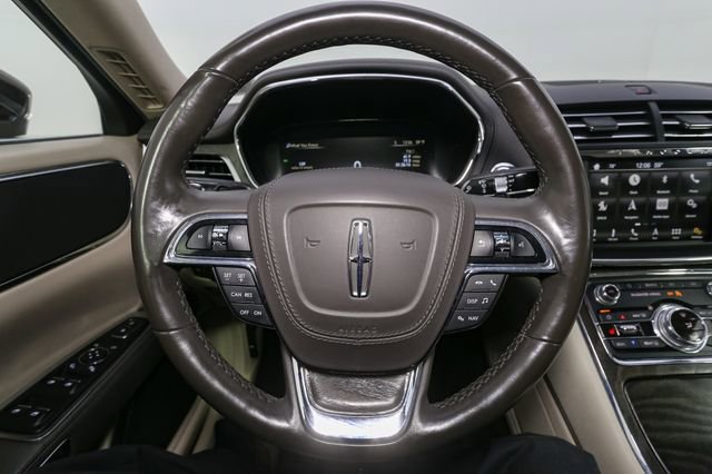 Used 2018 Lincoln Continental Select AWD/4WD image 28