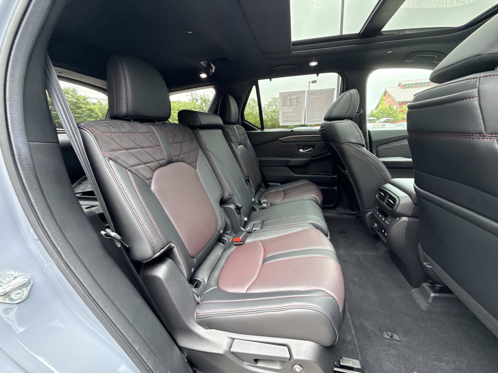 Certified 2026 Honda Pilot Black Edition image 15