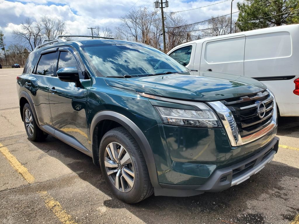 Used 2023 Nissan Pathfinder SL image 1