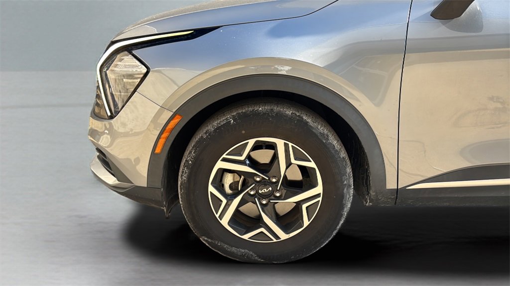 Used 2023 Kia Sportage LX image 9