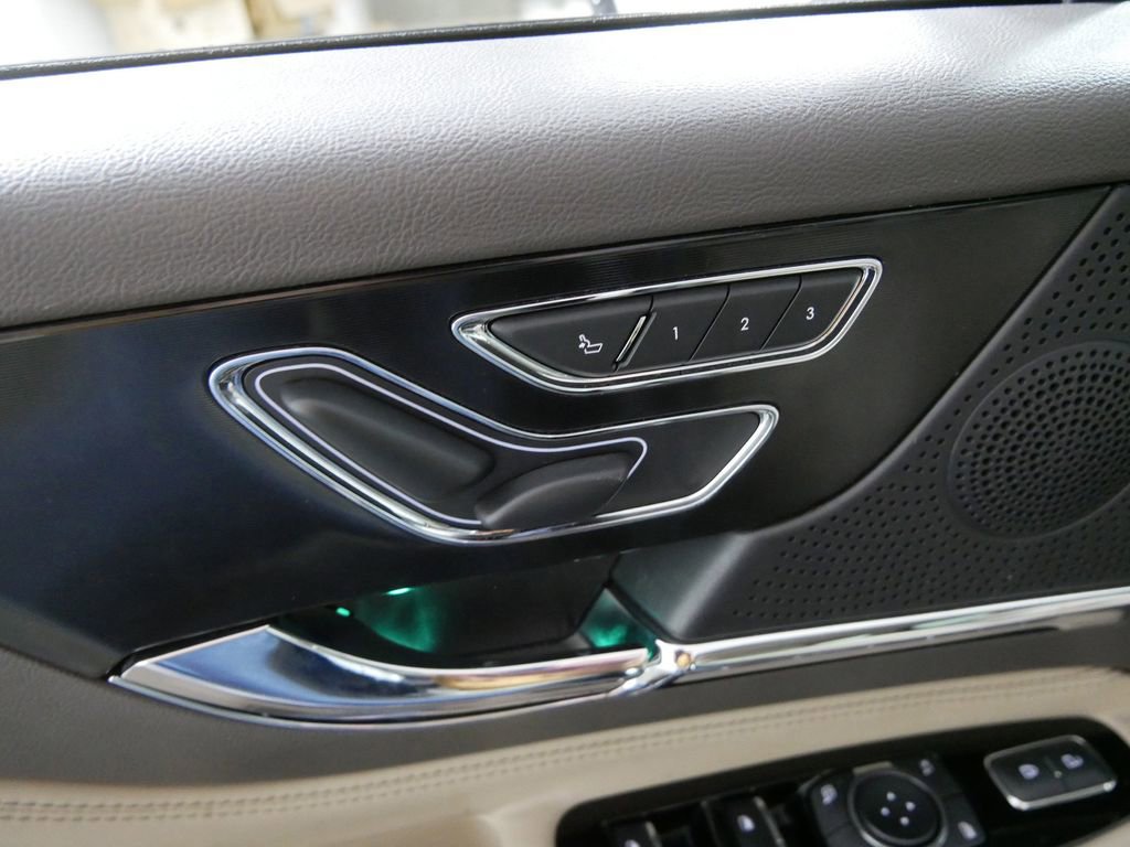 Used 2023 Lincoln Corsair Reserve w/ Jet Appearance Package image 13