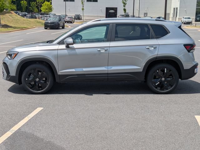 New 2026 Volkswagen Taos SE FWD image 7