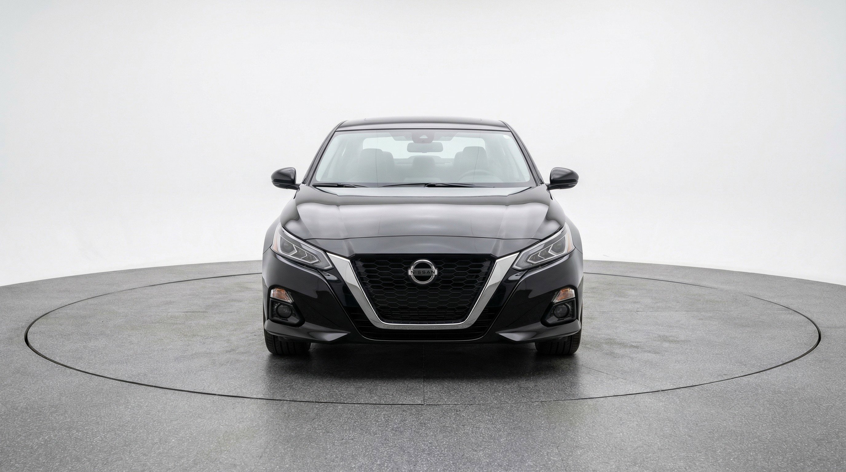 Used 2025 Nissan Altima 2.5 SV image 2