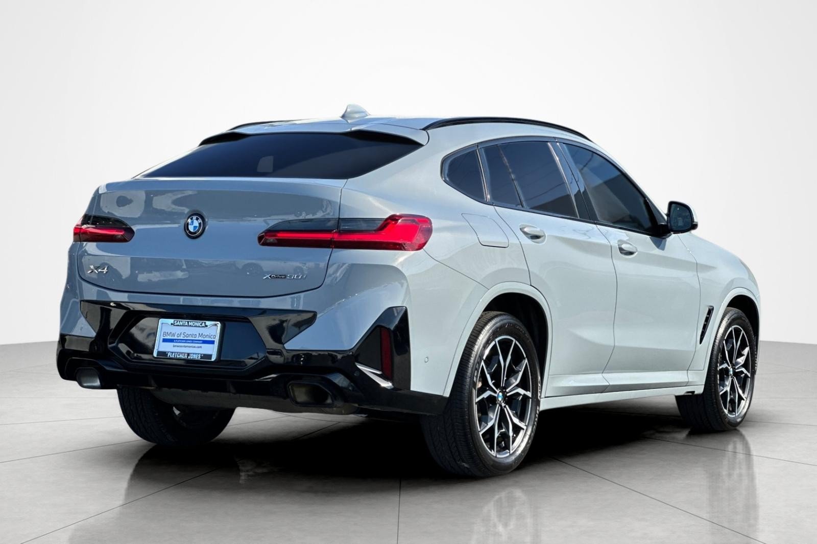 Used 2024 BMW X4 xDrive30i w/ Premium Package AWD/4WD image 5