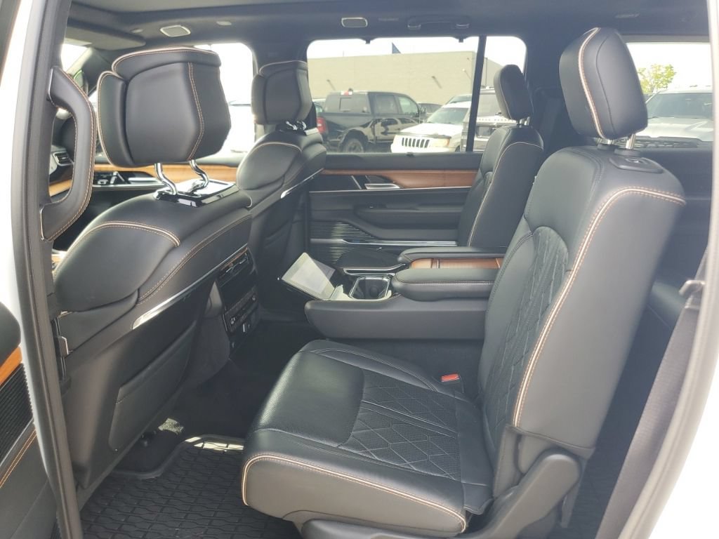 Used 2024 Jeep Grand Wagoneer L Series III AWD/4WD image 29