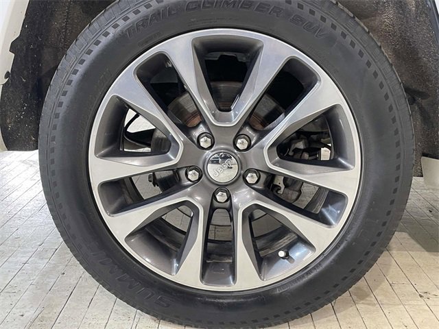 Used 2018 Jeep Grand Cherokee Overland image 16