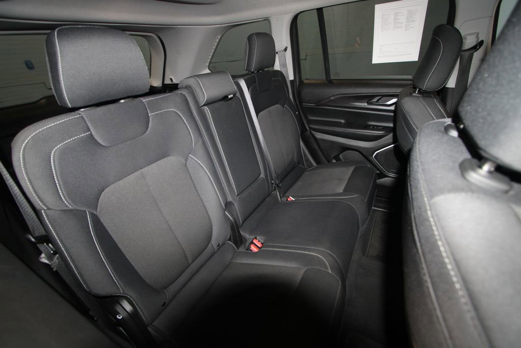 Used 2022 Jeep Grand Cherokee Laredo w/ Luxury Tech Group I image 24