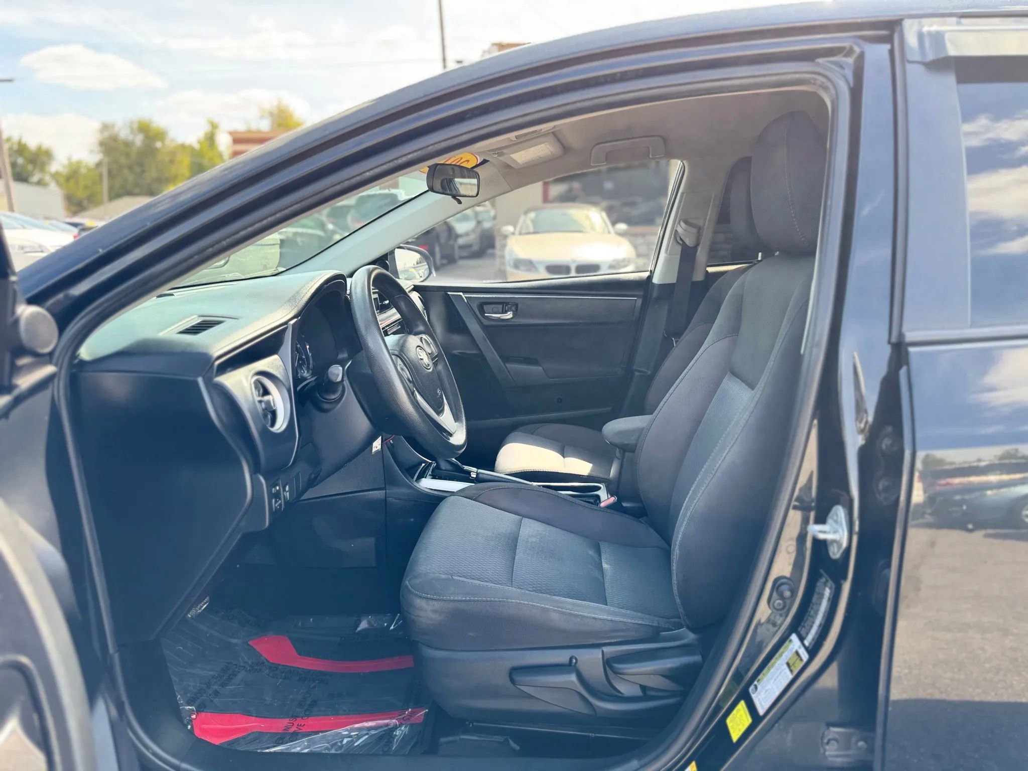 Used 2017 Toyota Corolla LE image 17