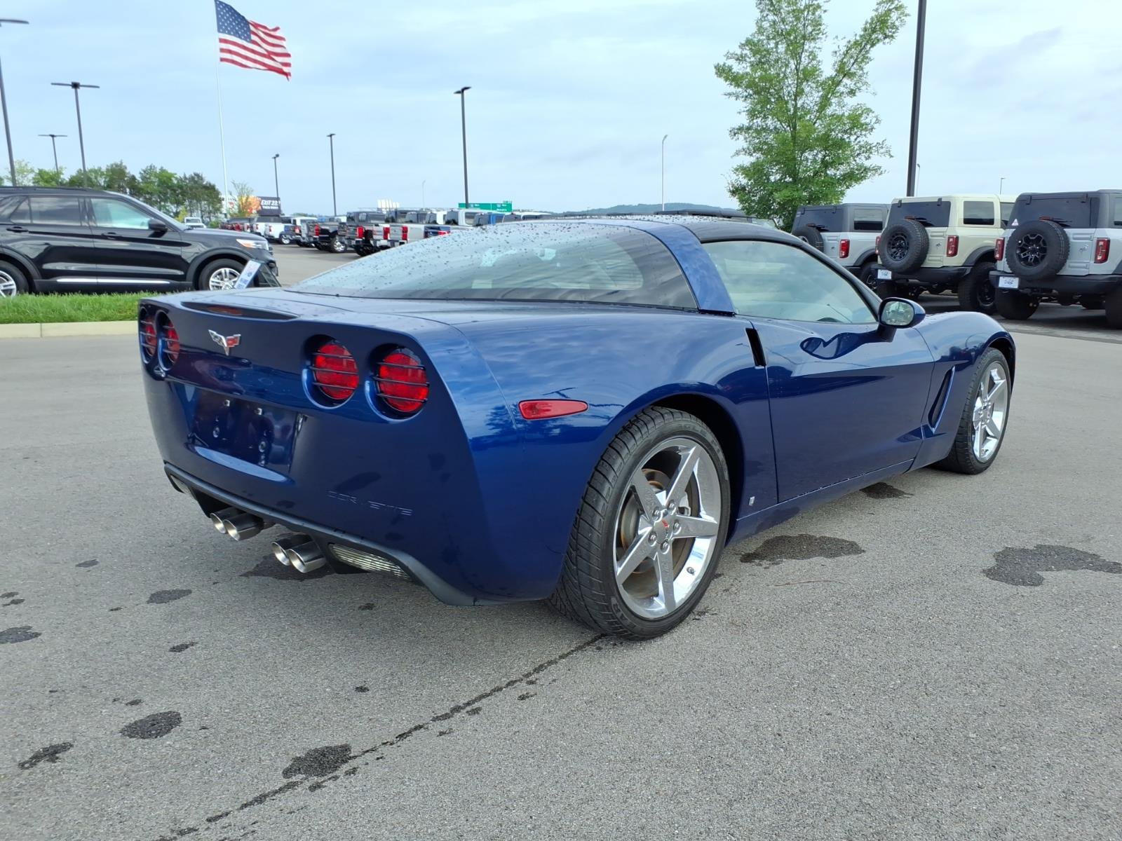 Used 2007 Chevrolet Corvette Coupe w/ Preferred Equipment Group RWD image 3