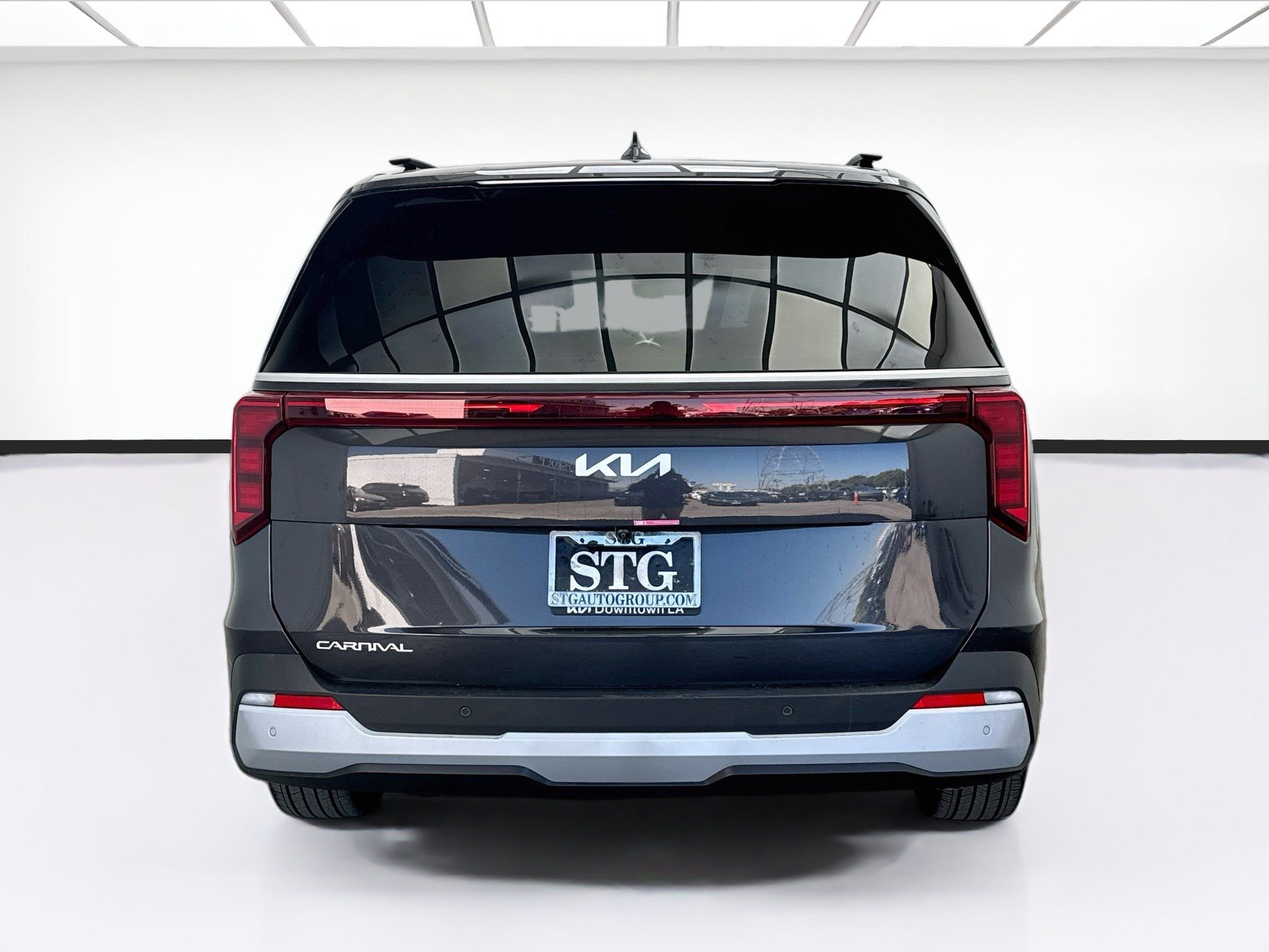 Used 2025 Kia Carnival EX FWD image 5