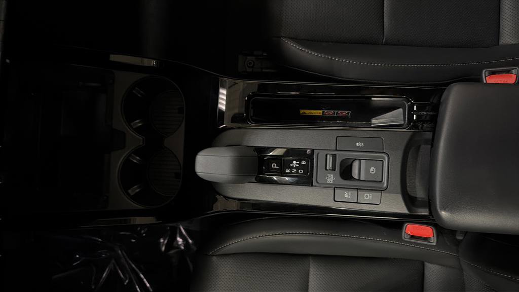 Used 2025 Toyota Prius AWD image 20