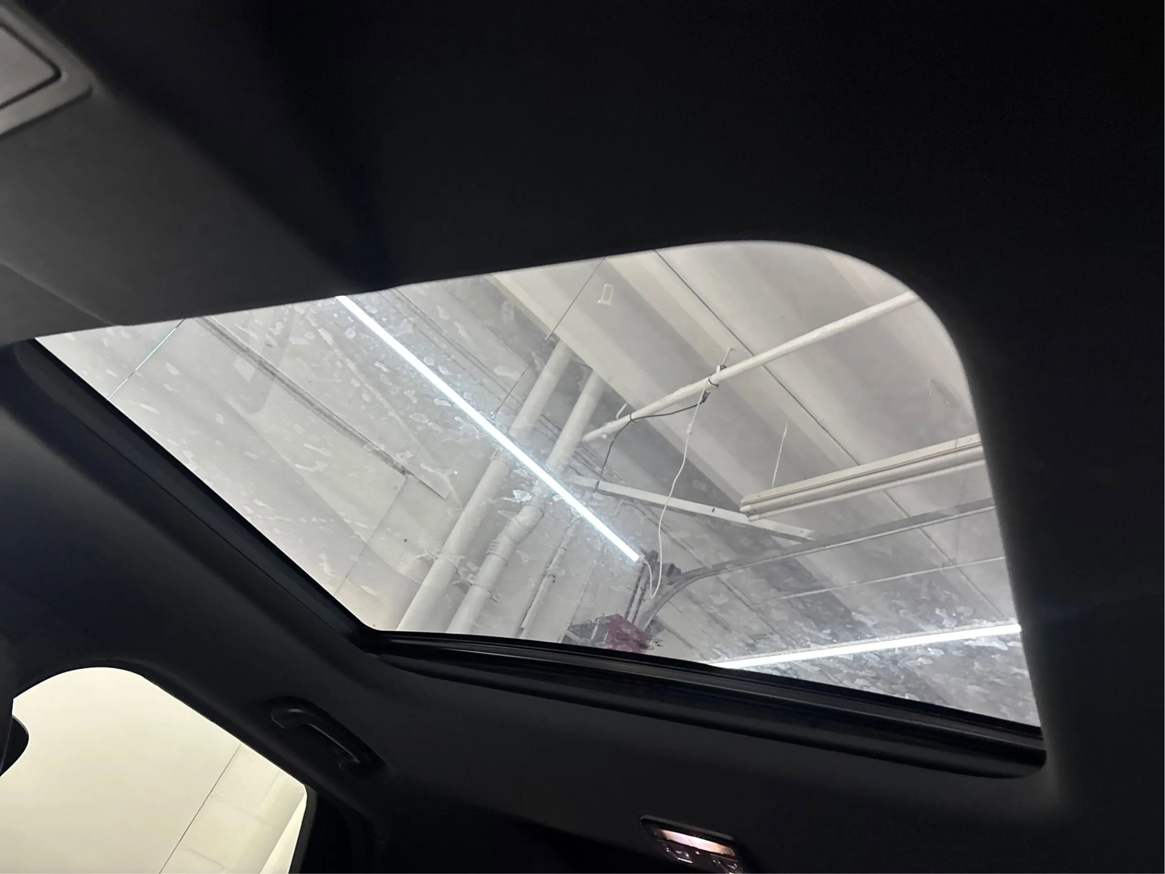 Used 2020 Land Rover Discovery HSE image 28