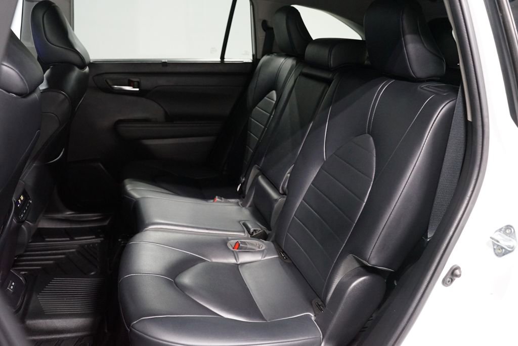 Used 2023 Toyota Highlander XLE image 29