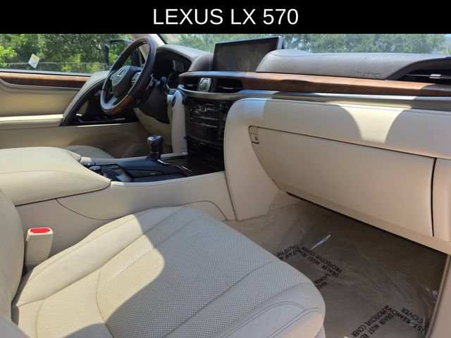 Used 2021 Lexus LX 570 4WD w/ Luxury Package image 9