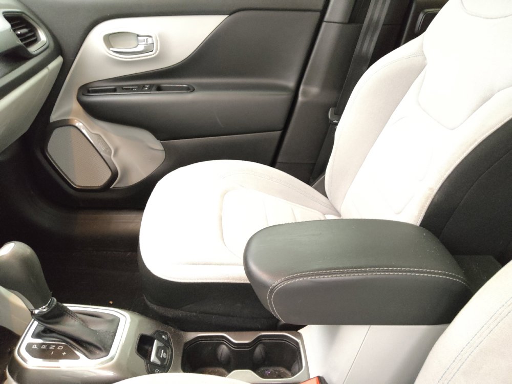 Used 2022 Jeep Renegade Latitude w/ Sun/Sound Group image 17