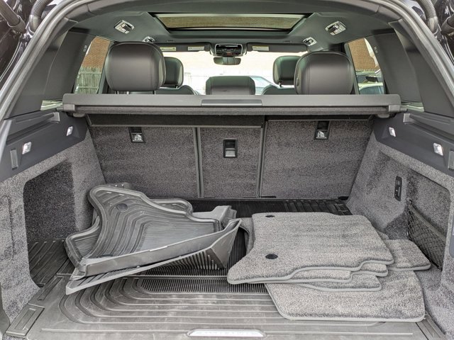 Used 2025 Land Rover Range Rover SE image 6