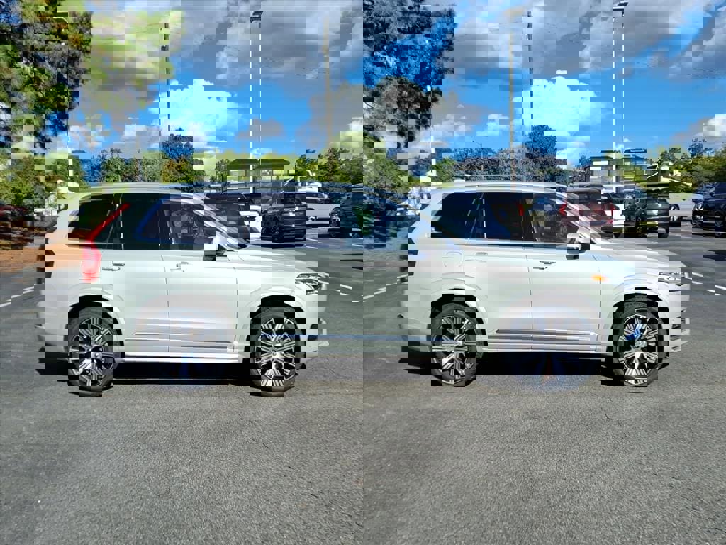 Used 2022 Volvo XC90 T6 Inscription w/ Advanced Package image 2