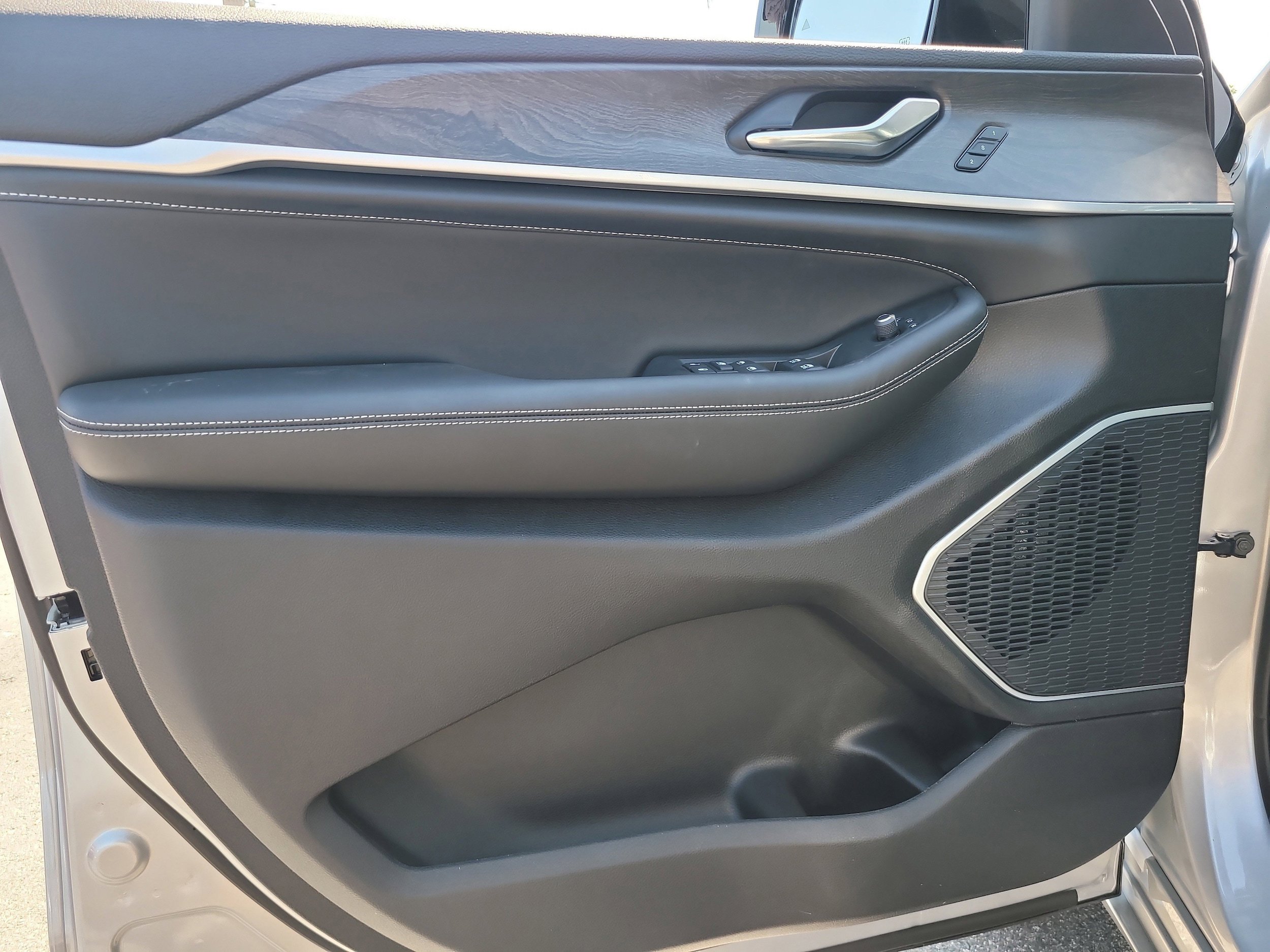 New 2026 Jeep Grand Cherokee L Limited AWD/4WD image 13