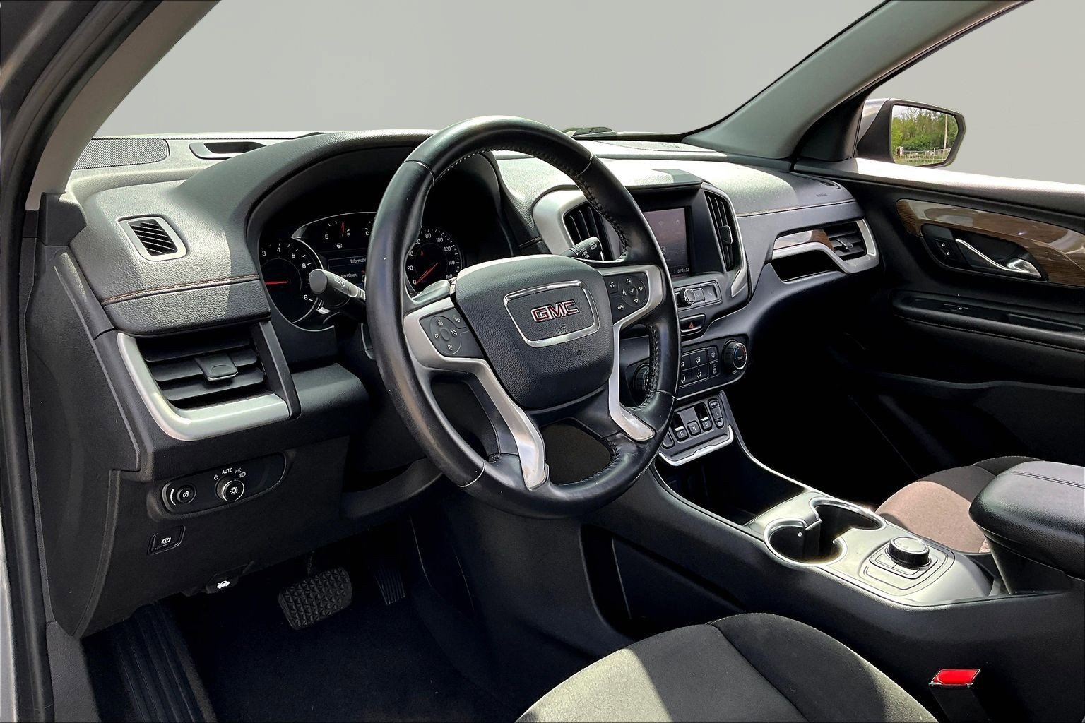 Used 2020 GMC Terrain SLE image 16