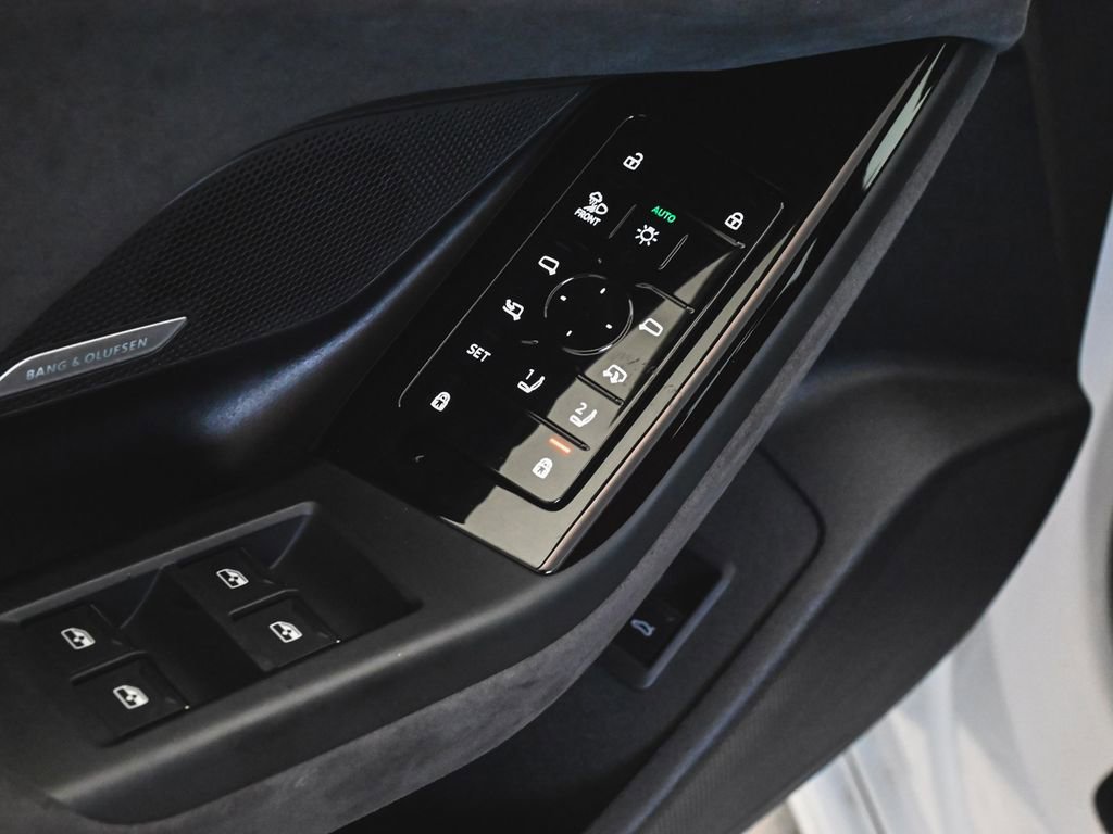 Used 2025 Audi S6 e-tron Prestige w/ 21" Black Optic Package AWD/4WD image 9