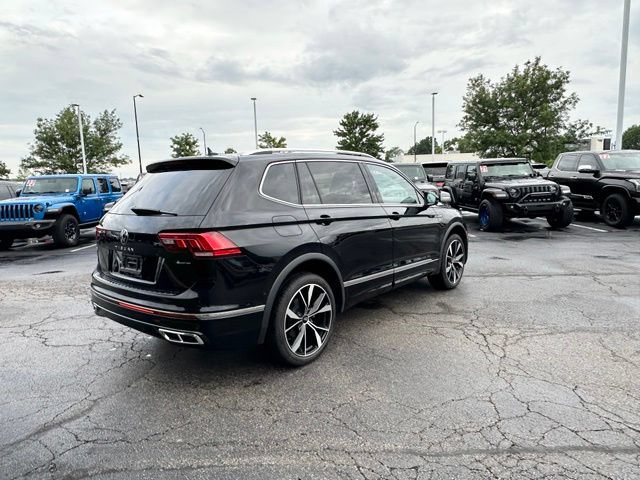 Used 2023 Volkswagen Tiguan SEL R-Line AWD/4WD image 12